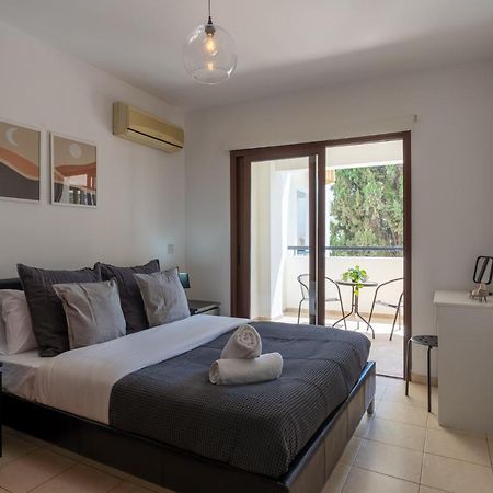 Mia 1-Bedroom Apartment In Ларнака Екстер'єр фото