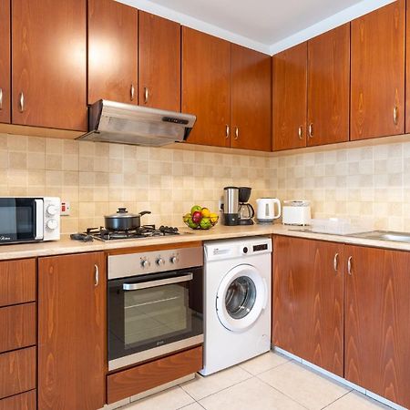 Mia 1-Bedroom Apartment In Ларнака Екстер'єр фото
