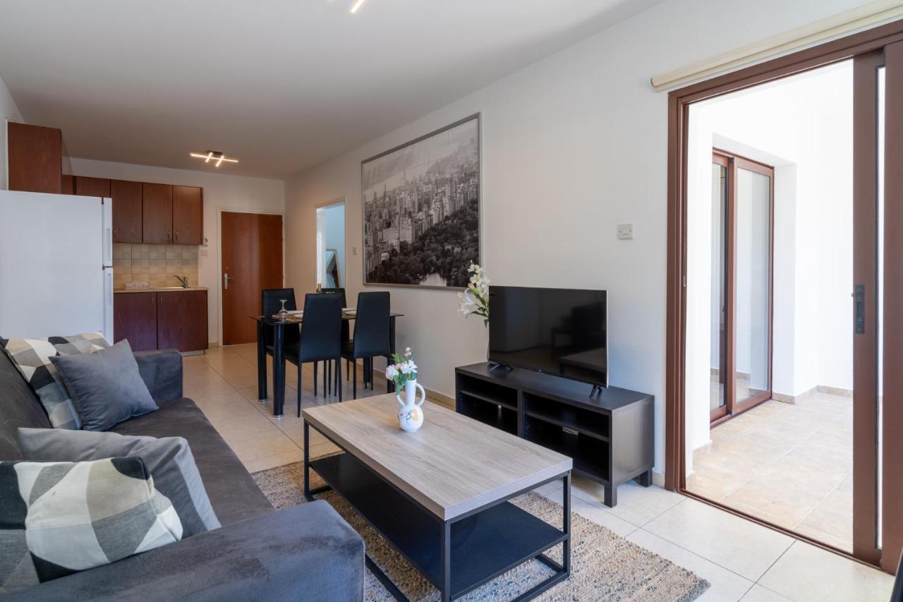 Mia 1-Bedroom Apartment In Ларнака Екстер'єр фото