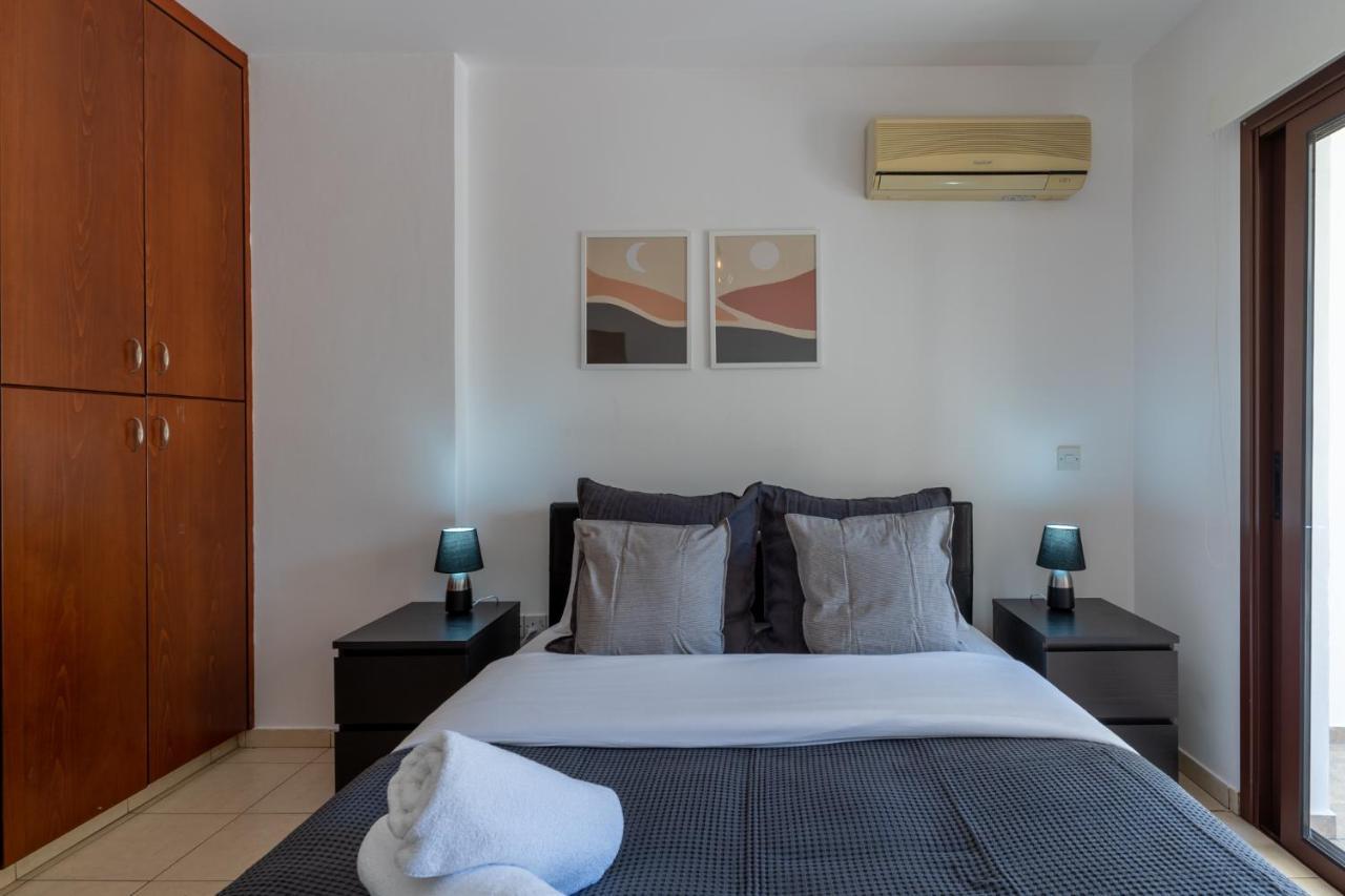 Mia 1-Bedroom Apartment In Ларнака Екстер'єр фото