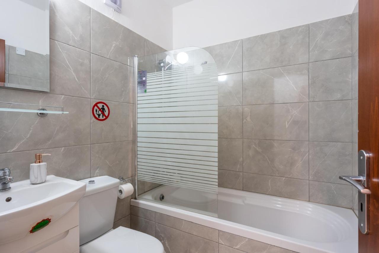 Mia 1-Bedroom Apartment In Ларнака Екстер'єр фото