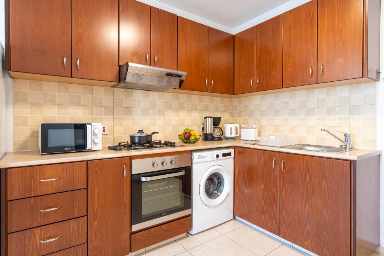 Mia 1-Bedroom Apartment In Ларнака Екстер'єр фото
